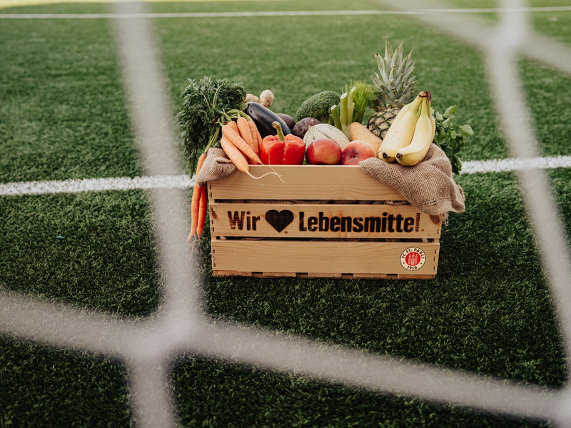 Verlängert und verstärkt: EDEKA bleibt Herz von St. Pauli-Partner - Foto: presseportal.de