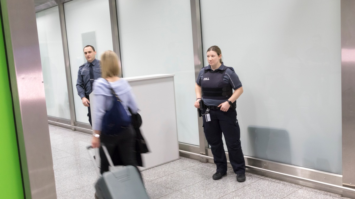 HZA-HST: Reisetipps vom Zoll ./. So bleibt die Rückkehr aus dem Urlaub stressfrei - Foto: presseportal.de