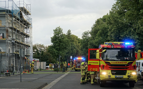 FW Ratingen: Rauchentwicklung aus Dachstuhl des Ostbahnhofes löst gröĂeren Feuerwehreinsatz aus - Foto: presseportal.de FW Ratingen: Rauchentwicklung aus Dachstuhl des Ostbahnhofes löst gröĂeren Feuerwehreinsatz aus - Foto: presseportal.de