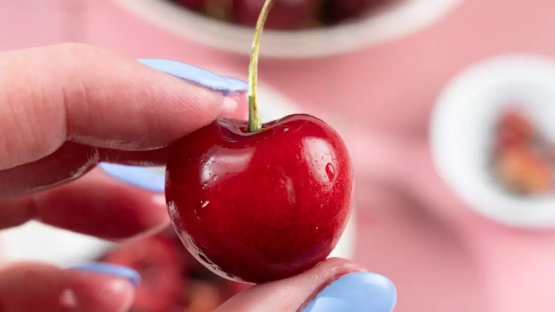 Super-Sommerfrucht mit Charakter - Am 16. Juli feiert Deutschland seine Kirsche. / Der TAG DER DEUTSCHEN SUPERHELDIN KIRSCHE rückt Genuss, Regionalität und heimischen Obstanbau in den Fokus - Bild: presseportal.de