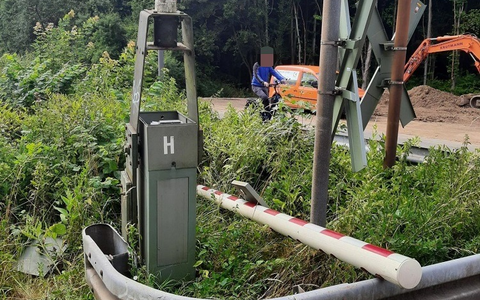 BPOL NRW: LKW reißt Schranke an Bahnübergang in Echthausen ab - Foto: presseportal.de