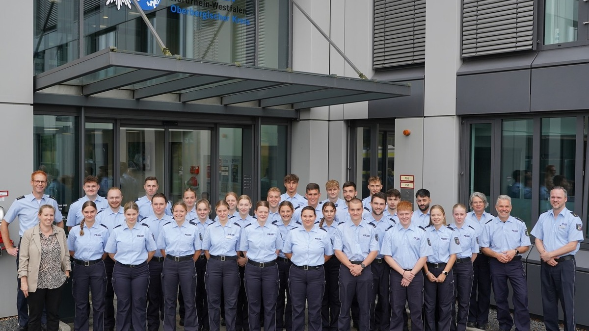 POL-GM: Polizeianwärterinnen und Polizeianwärter starten im Oberbergischen in ihr erstes Praktikum - Foto: presseportal.de