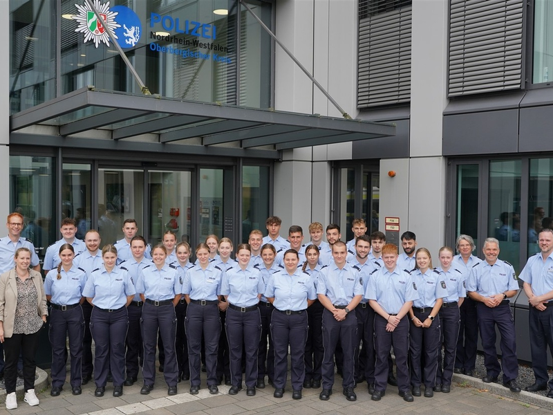 POL-GM: Polizeianwärterinnen und Polizeianwärter starten im Oberbergischen in ihr erstes Praktikum - Foto: presseportal.de