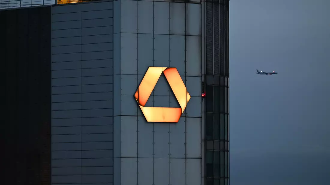 Der Vorstand des Dax-Konzerns hat im Sommer das Gewinnziel für 2025 nach oben geschraubt. (Archivbild) - Bild: Arne Dedert/dpa