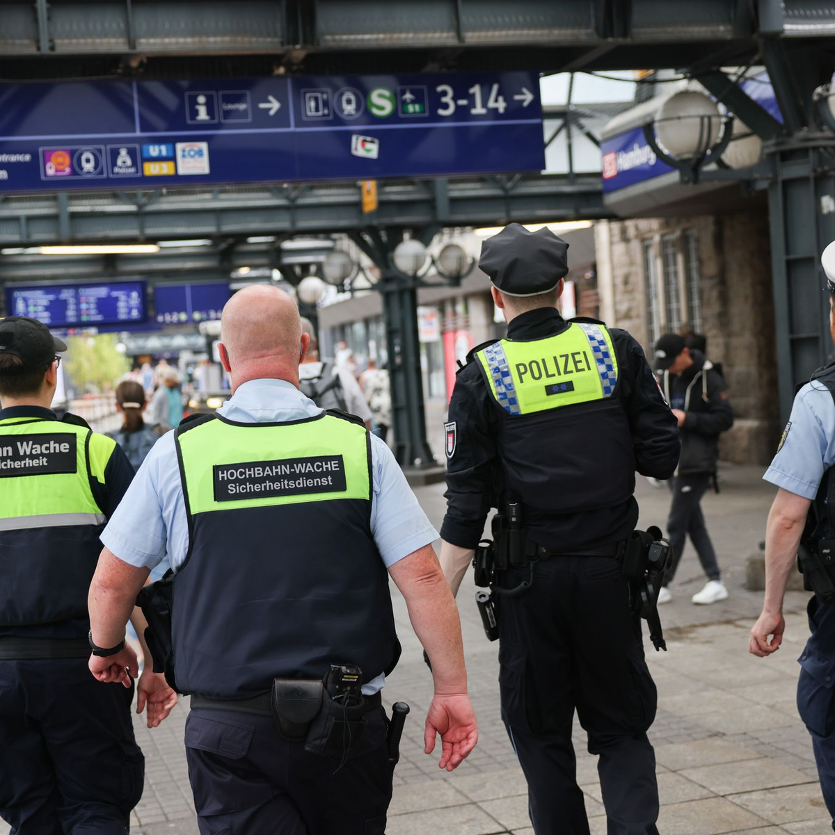 An den Bahnhöfen wollen Bundespolizei und DB Sicherheit gemeinsam die Präsenz erhöhen, um Straftaten vorzubeugen und das Sicherheitsgefühl der Reisenden zu stärken. (Archivfoto) - Foto: Christian Charisius/dpa