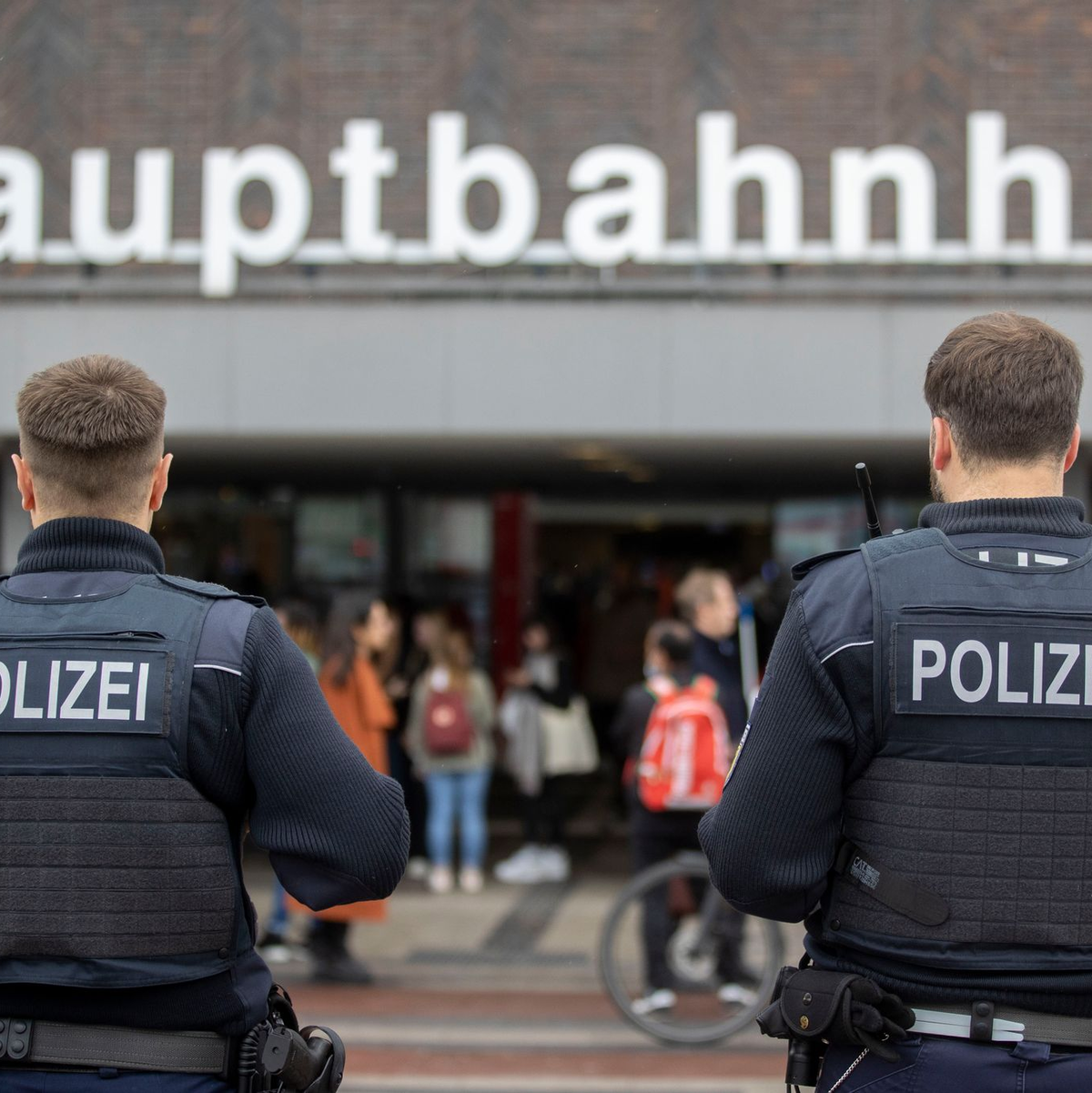 Der Polizeibeauftragte des Bundes, Uli Grötsch, hat sich mehrere Liegenschaften der Bundespolizei in Bahnhöfen angeschaut. (Archivbild) - Foto: Christoph Reichwein/dpa
