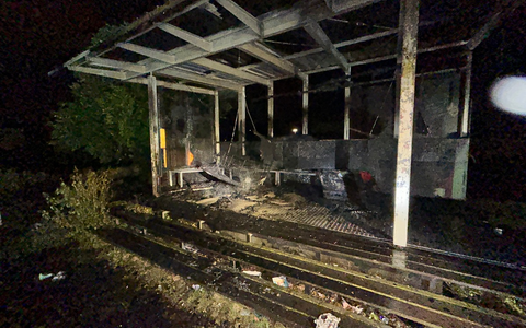 POL-KS: Hütte auf Spielplatz mutmaßlich in Brand gesetzt: Zeugen im Struthbachweg gesucht - Foto: presseportal.de