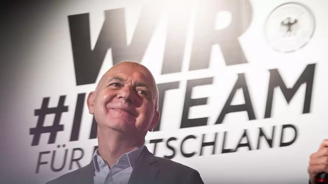 DFB-Präsident Bernd Neuendorf auf EM-Besuch in Zürich  - Bild: Sebastian Gollnow/dpa
