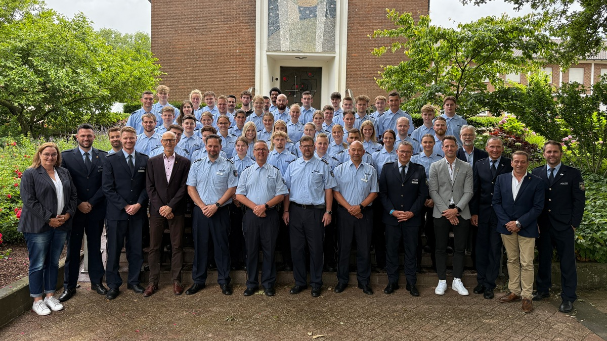 POL-BOR: Zukunft im Einsatz - Polizeianwärterinnen und -anwärter begleiten Streifendienst - Foto: presseportal.de