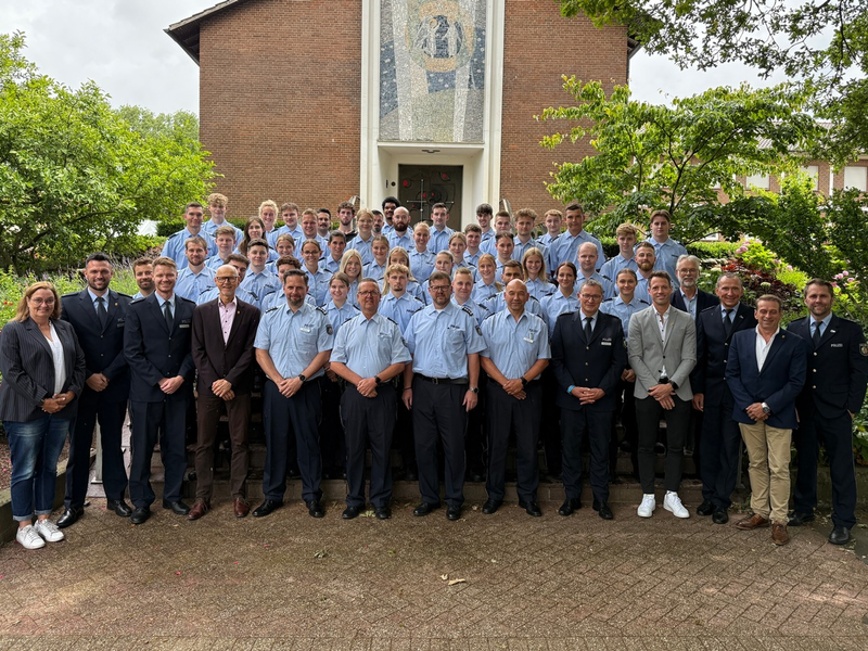 POL-BOR: Zukunft im Einsatz - Polizeianwärterinnen und -anwärter begleiten Streifendienst - Foto: presseportal.de