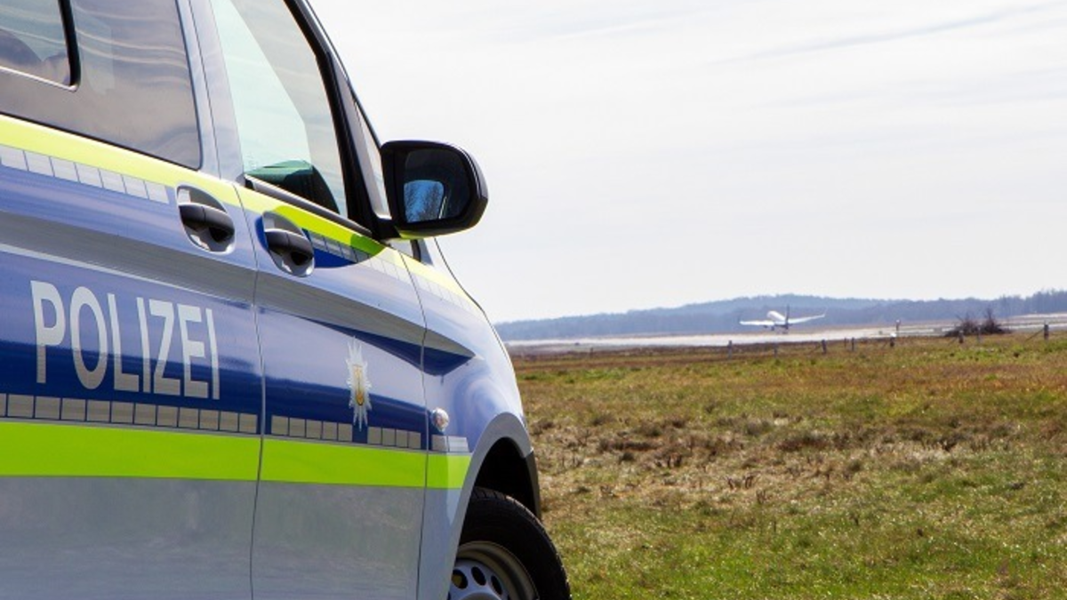 BPOL NRW: Ferienzeit am Flughafen Köln/Bonn: Bundespolizei gibt Tipps für einen stressfreien Start in den Urlaub - Foto: presseportal.de