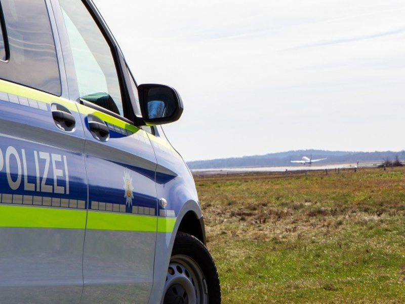 BPOL NRW: Ferienzeit am Flughafen Köln/Bonn: Bundespolizei gibt Tipps für einen stressfreien Start in den Urlaub - Foto: presseportal.de