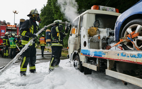 FW-DO: Fahrzeugbrand auf der B236 - Ersthelfer aus Bremen verhindern Schlimmeres - Foto: presseportal.de