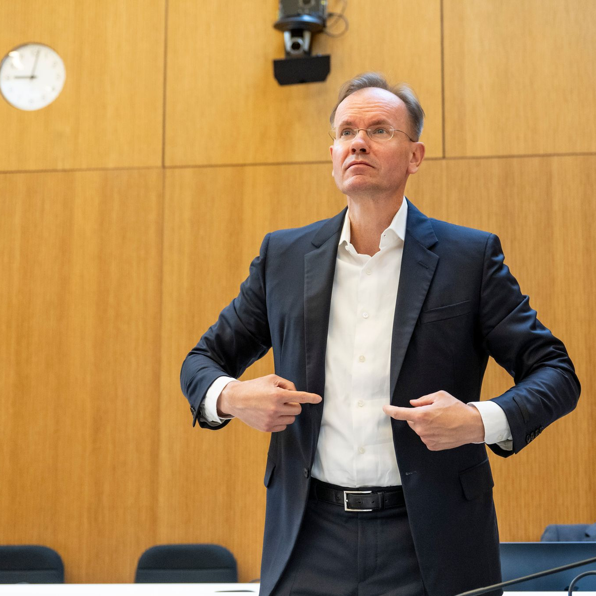 Ex-Vorstandschef Braun steht im Zentrum des Prozesses. - Foto: Lennart Preiss/dpa