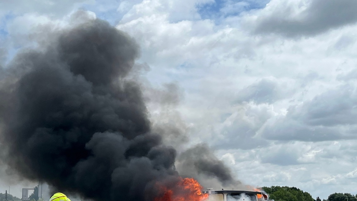 POL-DU: Münster/Duisburg: Sportboot explodiert - Wasserschutzpolizei ermittelt und sucht Zeugen - Foto: presseportal.de
