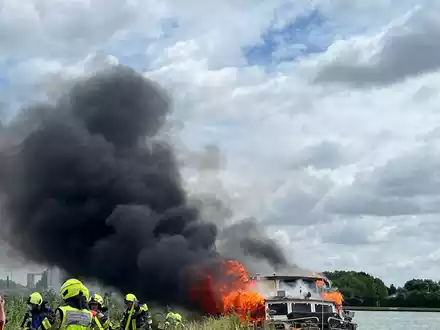 POL-DU: Münster/Duisburg: Sportboot explodiert - Wasserschutzpolizei ermittelt und sucht Zeugen - Foto: presseportal.de