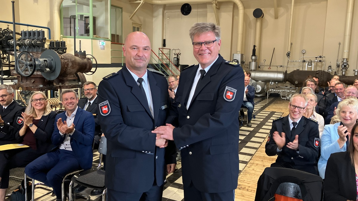 POL-OLD: Polizeipräsident führt neuen Inspektionsleiter in Delmenhorst in sein Amt ein +++ Polizeidirektor Carsten Hoffmeyer kehrt beruflich in die Heimatstadt zurück +++ - Foto: presseportal.de