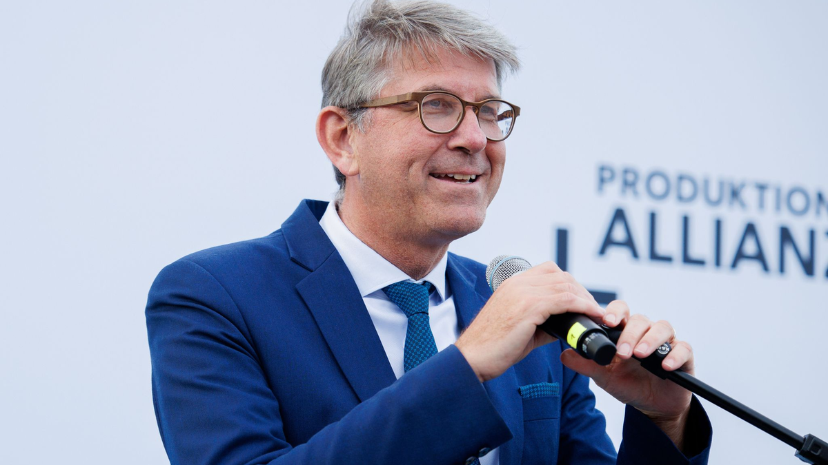 Kulturstaatsminister Wolfram Weimer nannte in der Haushaltsdebatte seine Schwerpunkte - dazu gehört auch die Filmföderung in Deutschland. (Archivbild) - Foto: Carsten Koall/dpa