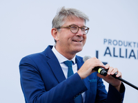 Kulturstaatsminister Wolfram Weimer nannte in der Haushaltsdebatte seine Schwerpunkte - dazu gehört auch die Filmföderung in Deutschland. (Archivbild) - Foto: Carsten Koall/dpa