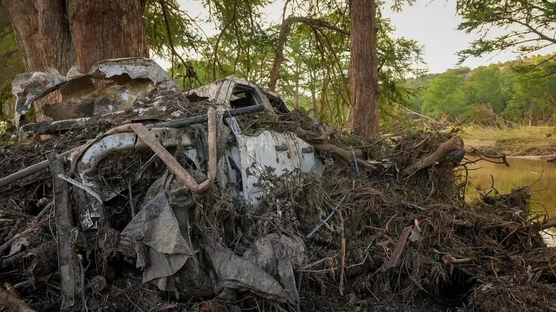 Im Nachbarstaat Texas steigt die Zahl der Todesopfer weiter. - Bild: Jay Janner/Austin American-Statesman via AP/dpa