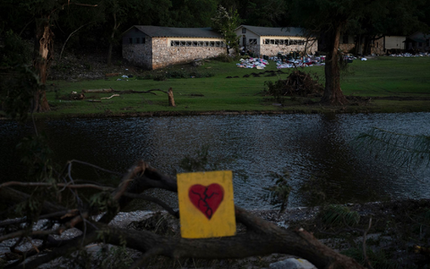 Für einige Hütten bestand einer Analyse zufolge ein extremes Überschwemmungsrisiko.  - Foto: Eli Hartman/AP/dpa