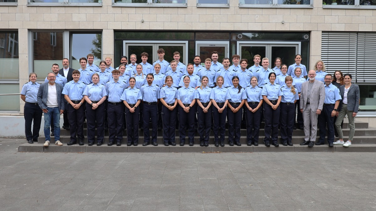 POL-VIE: 38 junge Frauen und Männer - Schritt in die praktische Polizeiausbildung - Foto: presseportal.de