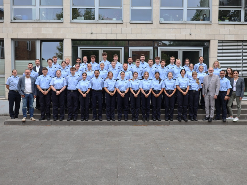POL-VIE: 38 junge Frauen und Männer - Schritt in die praktische Polizeiausbildung - Foto: presseportal.de