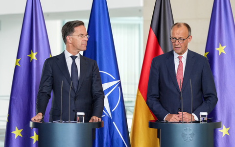 Kanzler Friedrich Merz (CDU) und Nato-Generalsekretär Mark Rutte treffen sich in Berlin zum 70. Jubiläum der Nato-Mitgliedschaft Deutschlands. Es geht auch um einen aktuellen Zwischenfall mit China.  - Foto: Soeren Stache/dpa