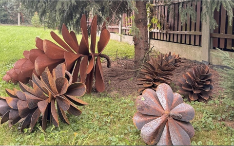 POL-FR: Dogern: Diebstahl von Skulpturen in Form von Tannenzapfen - Foto: presseportal.de