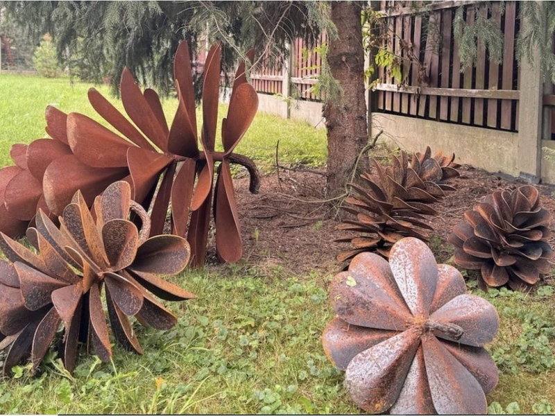 POL-FR: Dogern: Diebstahl von Skulpturen in Form von Tannenzapfen - Foto: presseportal.de