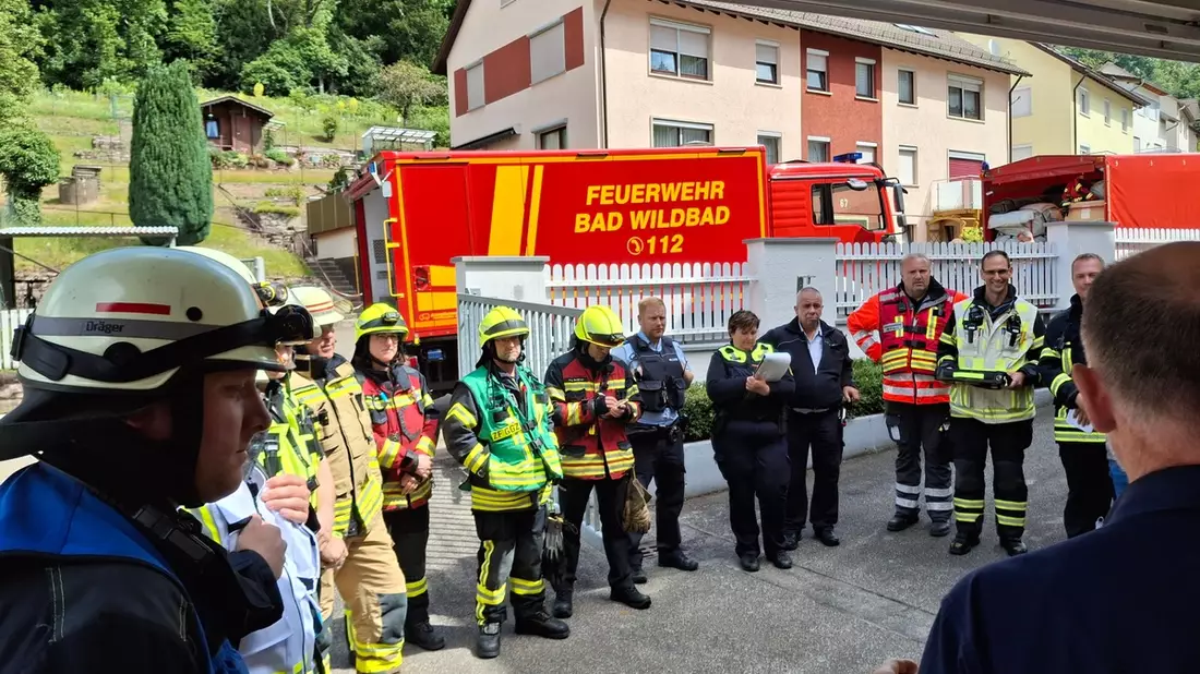 KFV-CW: Säure-Unfall mit 18 Verletzten / Großeinsatz in Galvanik von Hittech Prontor - Bild: presseportal.de