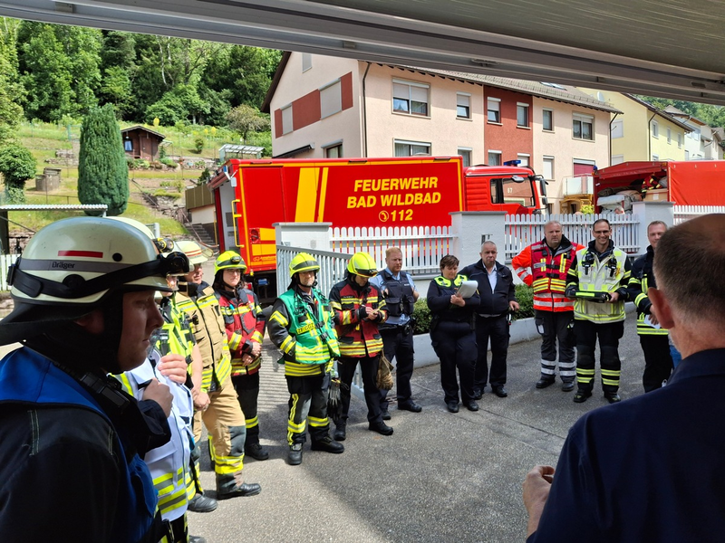 KFV-CW: Säure-Unfall mit 18 Verletzten / Großeinsatz in Galvanik von Hittech Prontor - Foto: presseportal.de