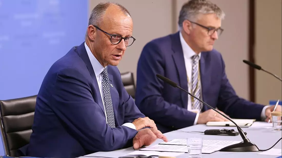 Friedrich Merz und Stefan Kornelius (Archiv) - Bild: über dts Nachrichtenagentur