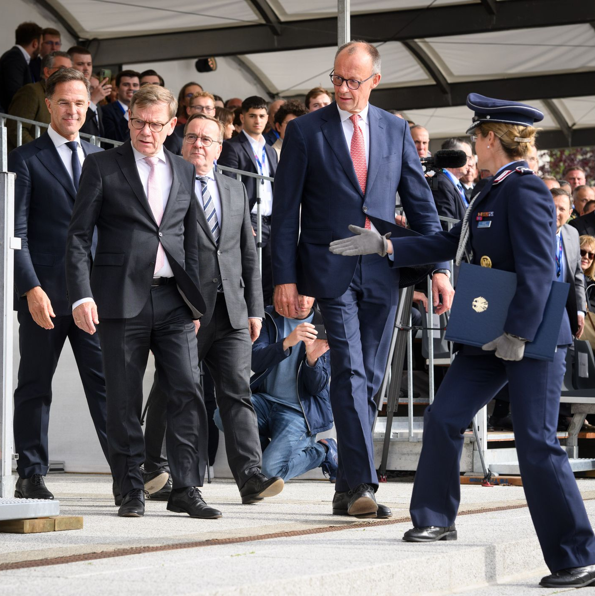 Kanzler Merz nimmt an der Videoschalte der «Koalition der Willigen» teil.  - Foto: Bernd von Jutrczenka/dpa