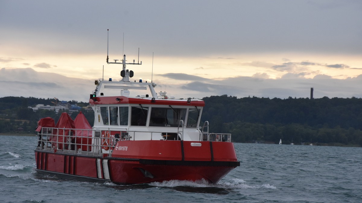 FW Konstanz: Übung auf dem Bodensee - Brand auf einem Fahrgastschiff - Foto: presseportal.de