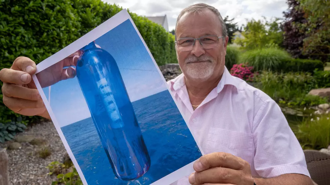 Clint Buffington hat die Flaschenpost gefunden. - Bild: Stefan Sauer/dpa