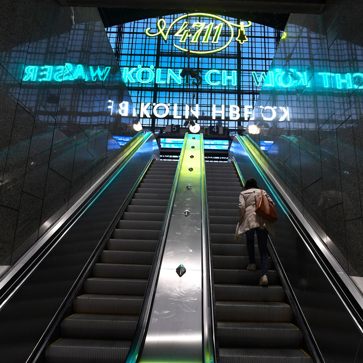 Vor 100 Jahren wurde in Köln die erste Rolltreppe Deutschlands eröffnet - Foto: Roberto Pfeil/dpa