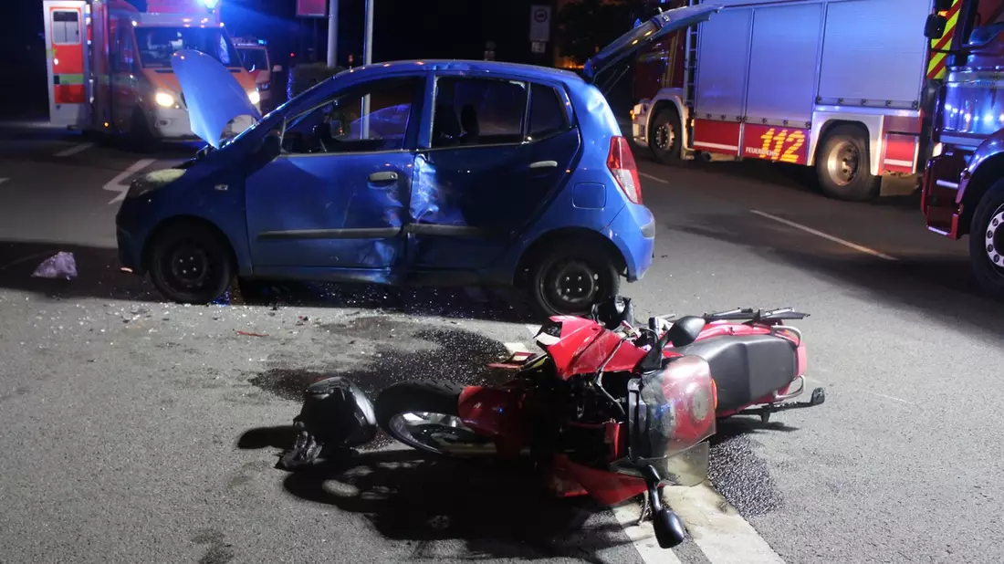 POL-KR: Zwei Verletzte bei Unfall auf der Untergath - Bild: presseportal.de
