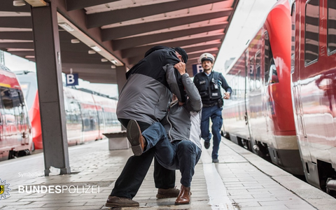 Bundespolizeidirektion München: Unerwünschte Blicke führen zu Gewalttat - Foto: presseportal.de