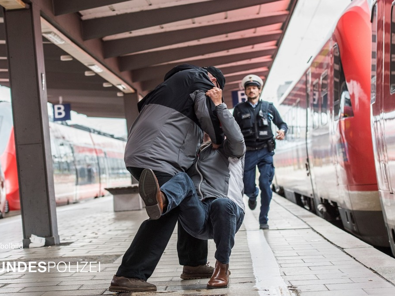 Bundespolizeidirektion München: Unerwünschte Blicke führen zu Gewalttat - Foto: presseportal.de