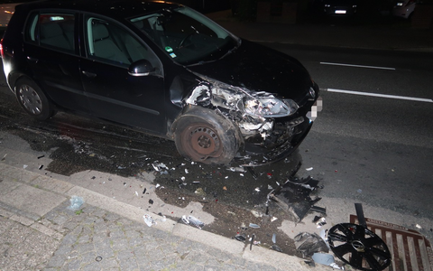 POL-DEL: Stadt Delmenhorst: Zwei Autos durch Verkehrsunfall erheblich beschädigt - Foto: presseportal.de