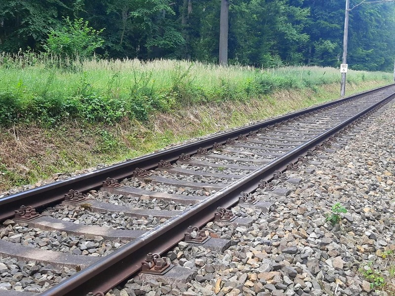 BPOL-HST: Schottersteine zwingen Zug zur Notbremsung - Foto: presseportal.de