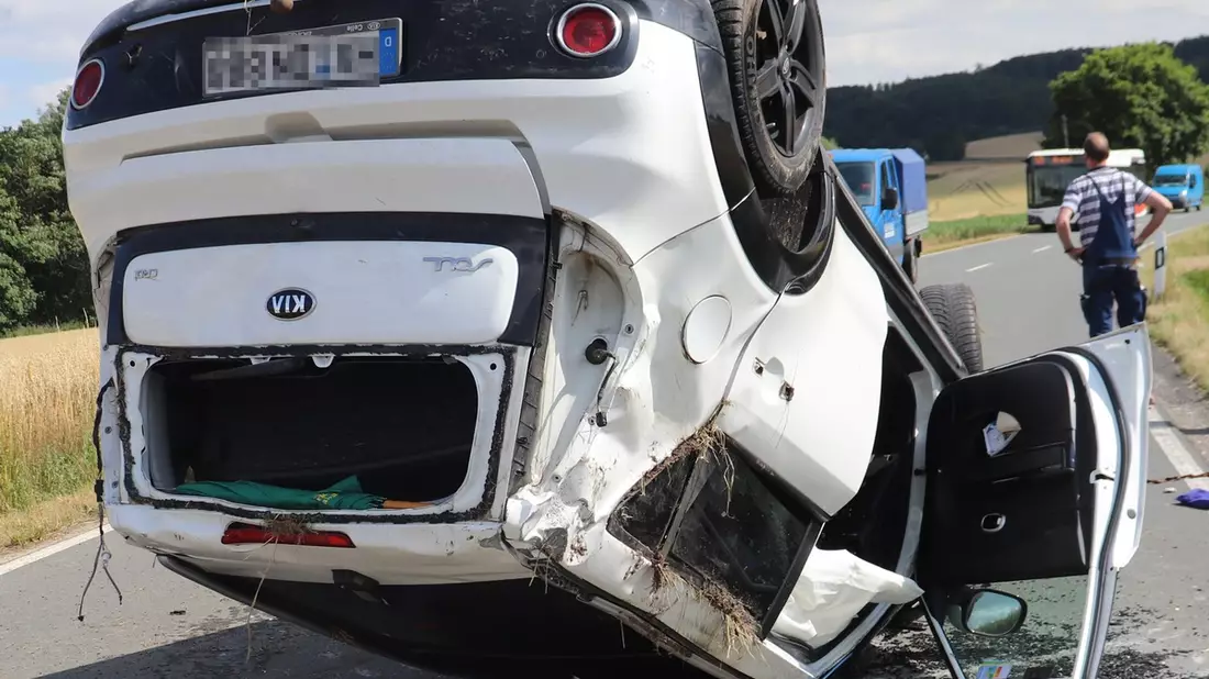 POL-HX: Pkw landet auf dem Dach - Fahrer schwer verletzt - Bild: presseportal.de