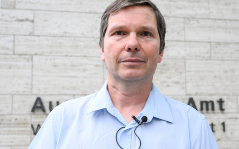 Maja T.s Vater fürchtet gesundheitliche Schäden bei seinem Kind. (Archivbild) - Foto: Jens Kalaene/dpa Maja T.s Vater fürchtet gesundheitliche Schäden bei seinem Kind. (Archivbild) - Foto: Jens Kalaene/dpa