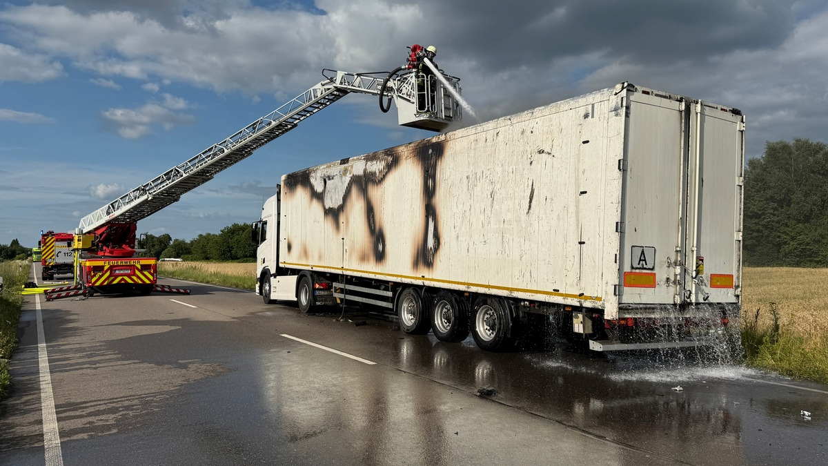 FW-OG: LKW-Brand auf der B3 - Fahrer verhindert Schlimmeres - Foto: presseportal.de