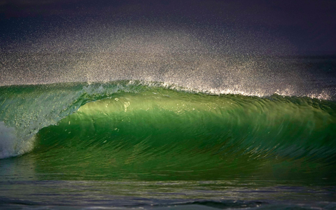 Ein schöner Anblick, aber stark belastet: Die Meere der Welt sind voller kleinster Plastikteilchen.  - Foto: K.C. Alfred/ZUMA Wire/dpa