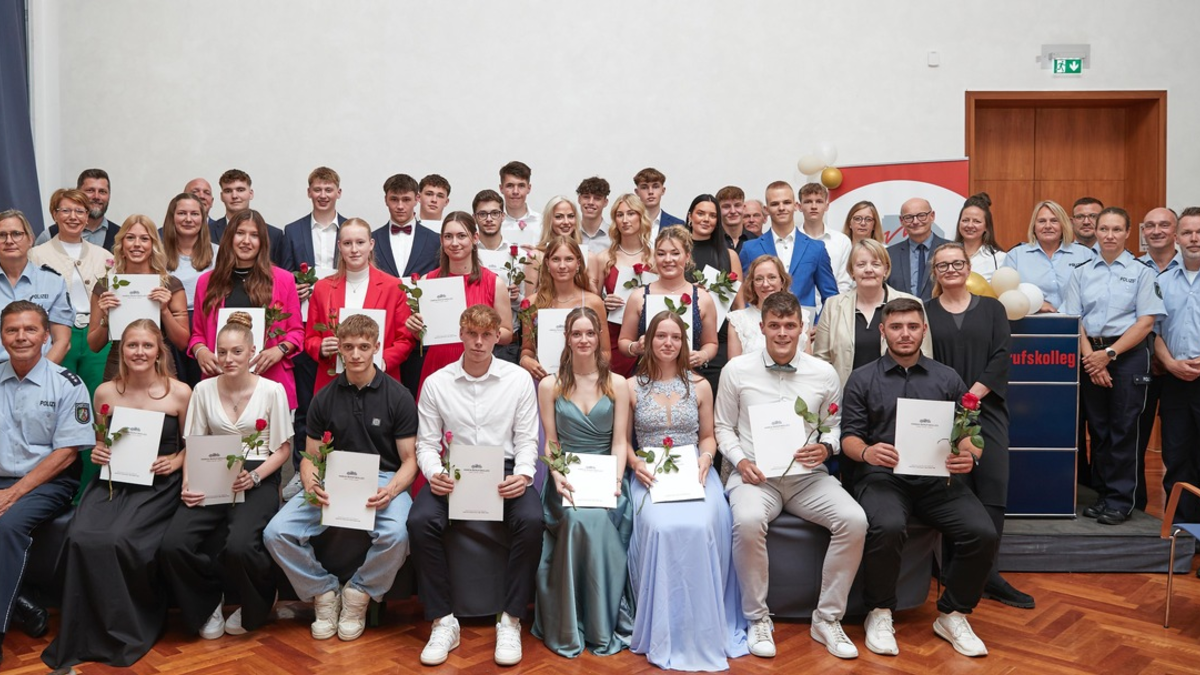 POL-MS: Feierliche Zeugnisübergabe des zweiten Abschlussjahrgangs der FOS Polizei - Foto: presseportal.de