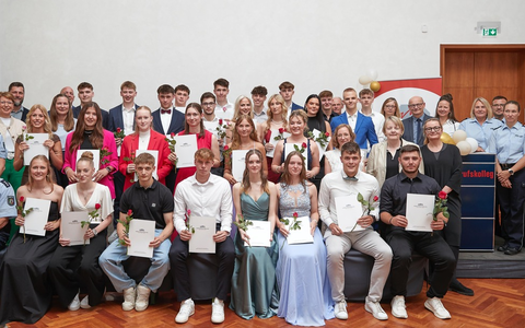 POL-MS: Feierliche Zeugnisübergabe des zweiten Abschlussjahrgangs der FOS Polizei - Foto: presseportal.de