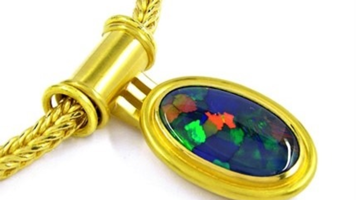 POL-HL: OH - Bad Schwartau / Fahndung nach hochwertigem Schmuckstück - Foto: presseportal.de