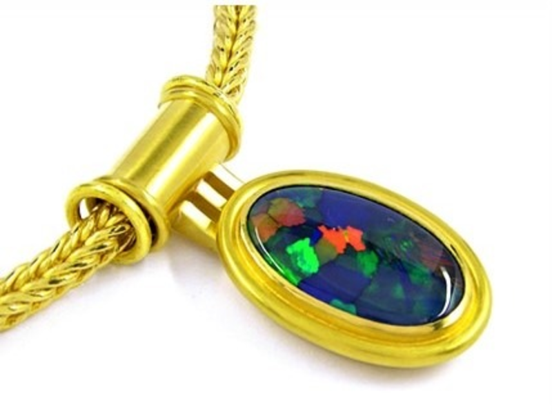 POL-HL: OH - Bad Schwartau / Fahndung nach hochwertigem Schmuckstück - Foto: presseportal.de